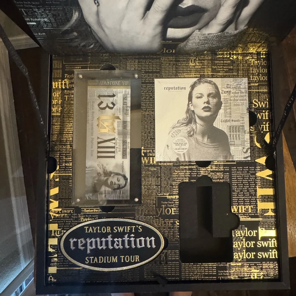 Taylor Swift Reputation Stadium VIP Box Set - Picture 7 of 14